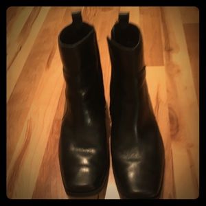 Rockport men’s boots, size 10. Used once.